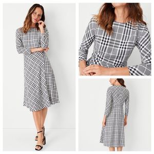 Ann Taylor Petite Size 0P‎ Black White Checkered Long Sleeved Plaid Midi Dress